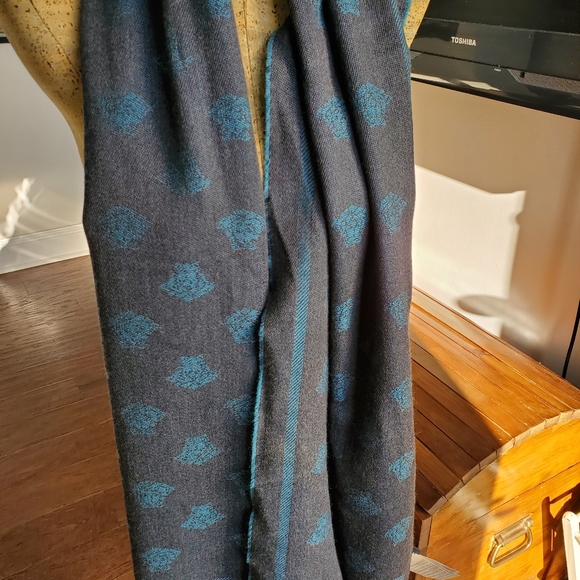 Versace Scarf - Picture 10 of 12